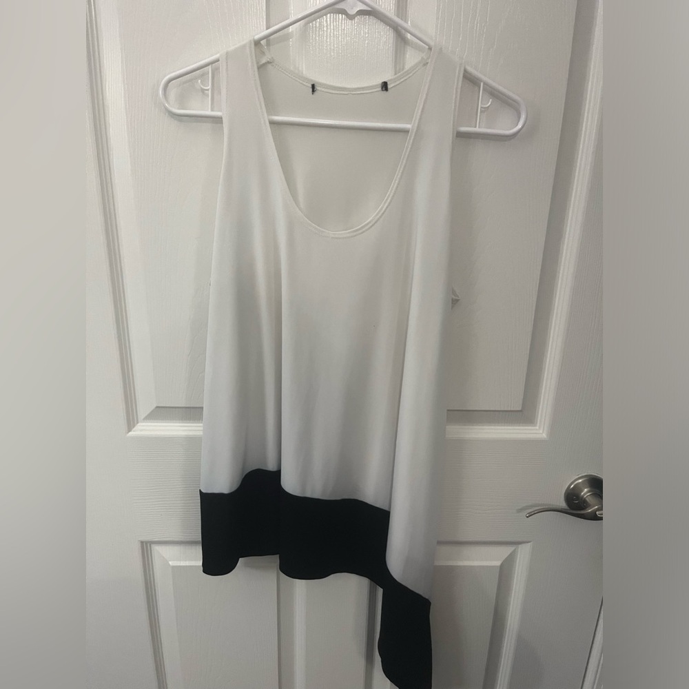 White and black size large sleeveless top